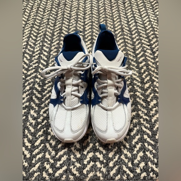 NIKE Air Max Graviton Sneaker in White and Valerian Blue Size 8 - Picture 1 of 10